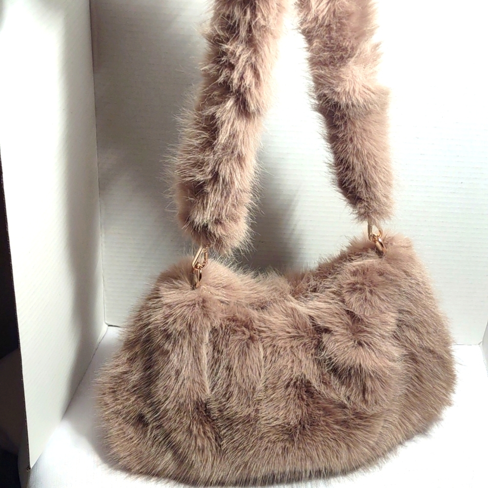 QZ Beige Fur Shoulder Bag